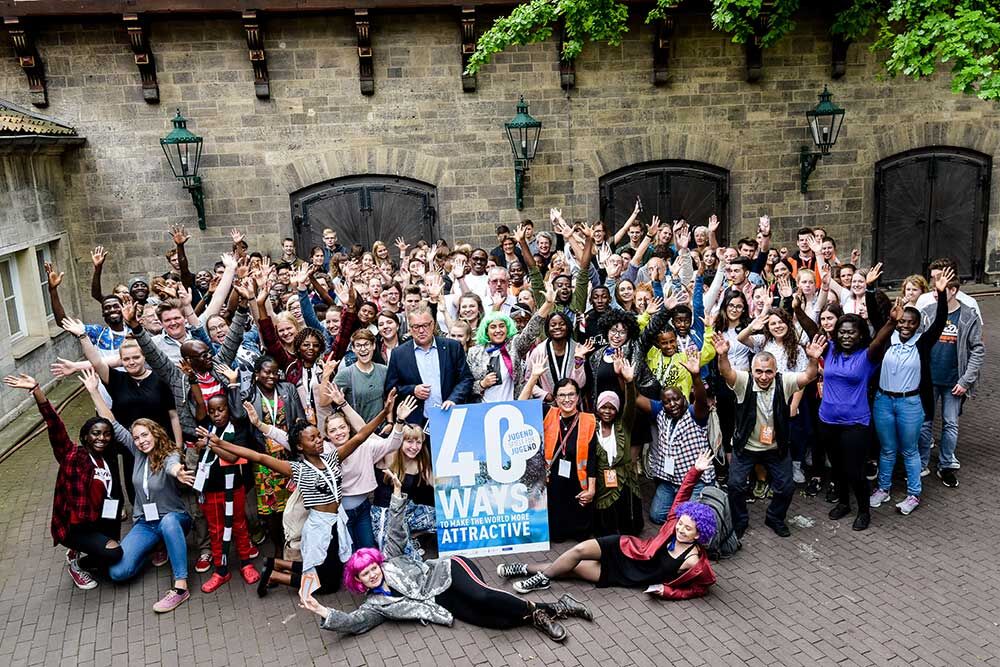 Gruppenfoto des Jugendfestivals 40 Wege um die Welt attraktiver zu machen